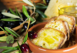 L’Olio nella Dieta Mediterranea: Il Segreto di una Lunga Vita